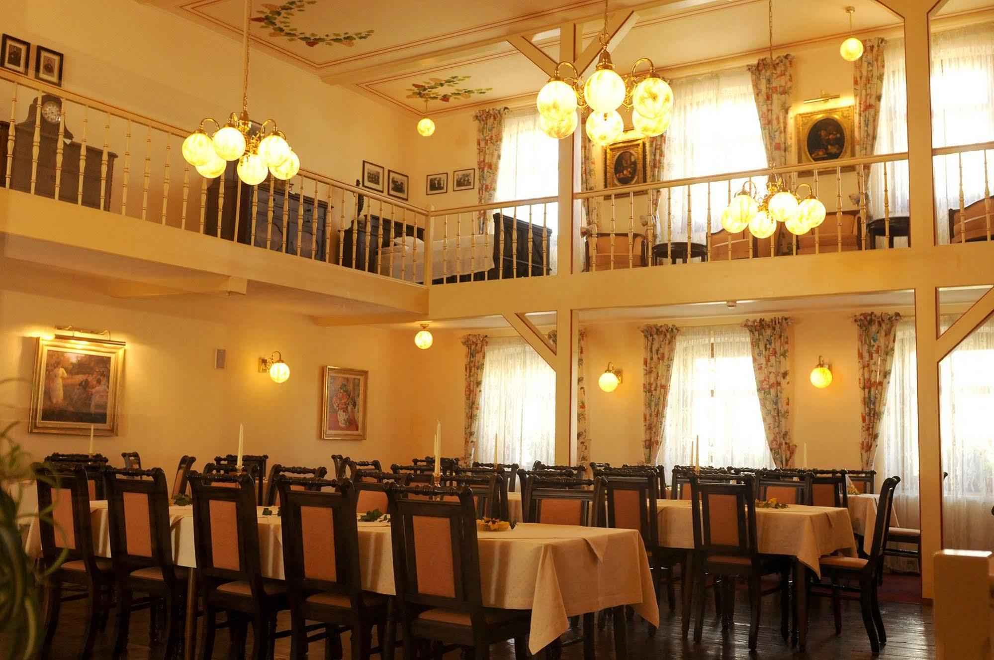 Gasthaus Weingut Stahl Oberwesel Exterior photo